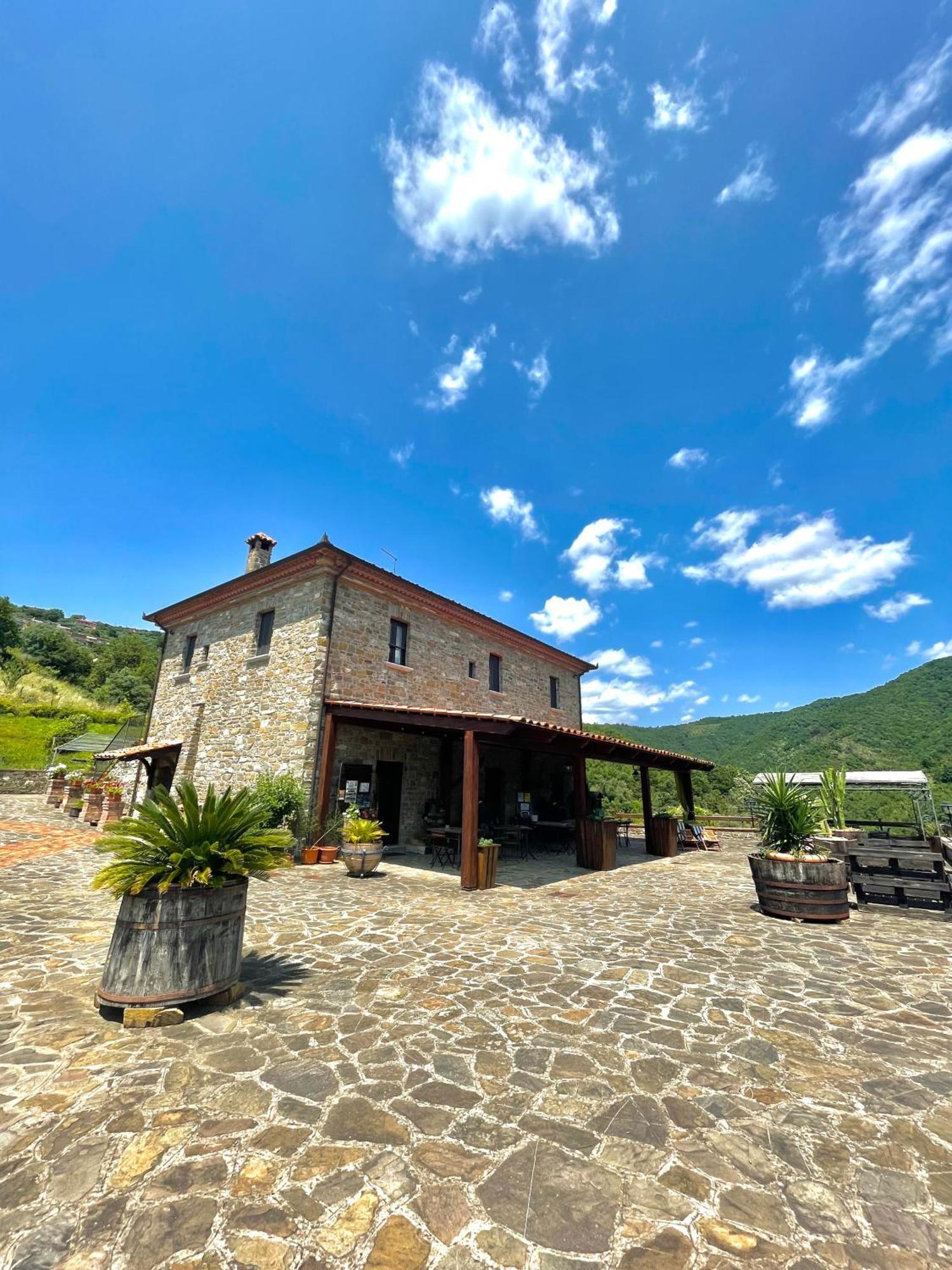 Agriturismo Piano Di Andrea Ostigliano Exteriör bild