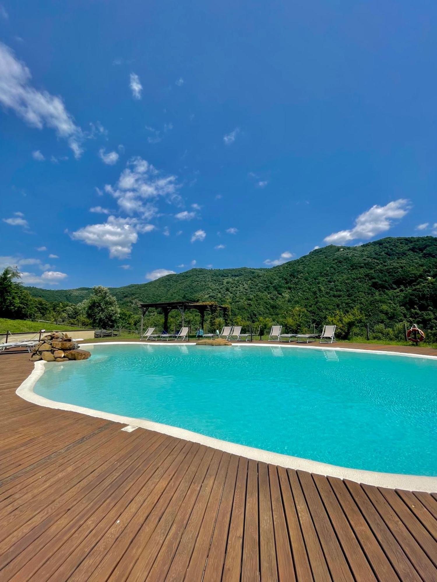 Agriturismo Piano Di Andrea Ostigliano Exteriör bild
